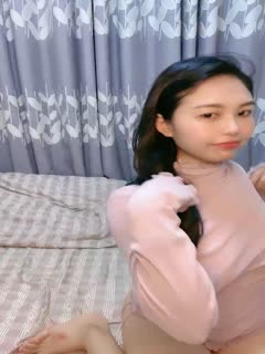 极品无毛粉穴00后小美女被猥琐大叔忽悠上床啪啪 无套爆操抽插 小嫩鲍都快艹肿了 逼紧人嫩操起来真带劲 高清源码录制